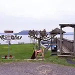 Lakefront Grand Lejlighed