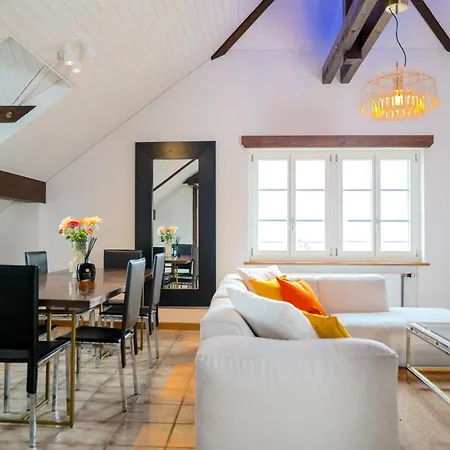 Lakefront Grand * Ligerz