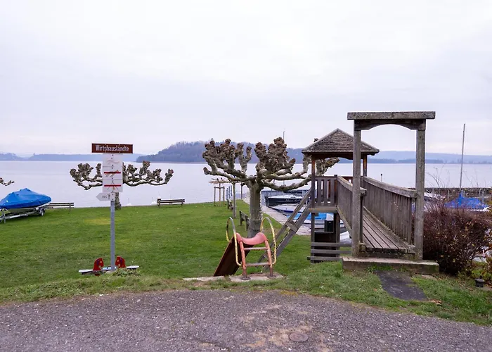 Lakefront Grand Lejlighed